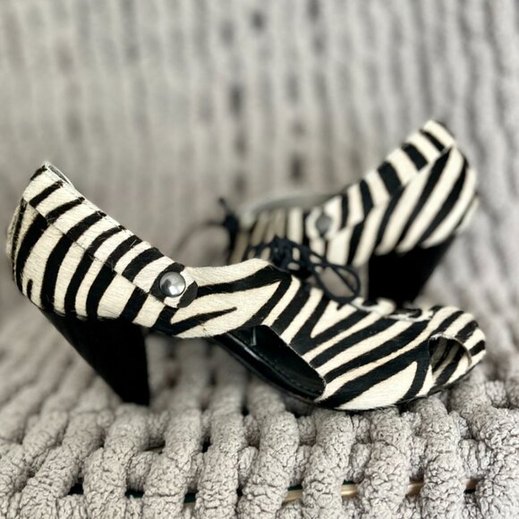 Chanii B Coco Zebra Black & White Heel Sandals Size 7.5 - Picture 10 of 16